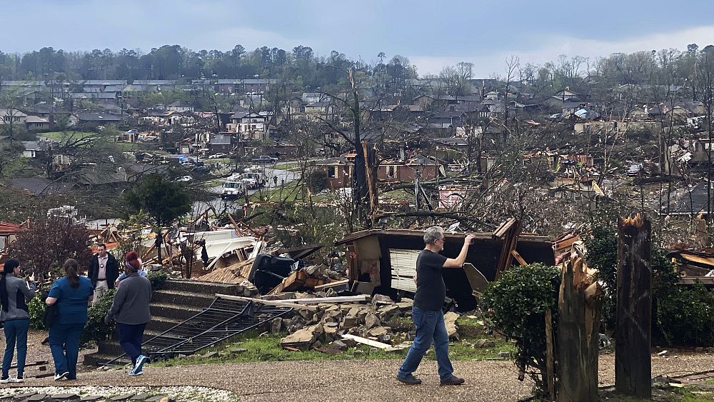 Four killed after tornadoes rip through Arkansas and Illinois in the US